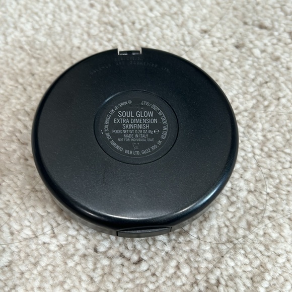 MAC Cosmetics Extra Dimension Skinfunish Highlighter SOUL GLOW - Picture 3 of 3